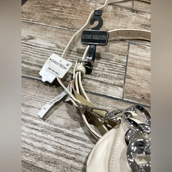 ✨Steve Madden Chunky Chain Convertible to a Belt Bag and Crossbody NWT✨ - Picture 7 of 8